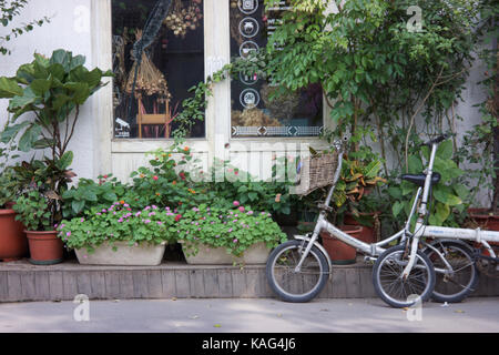 Peking, China - 21.September 2017: ein Coffee Shop in Hutong Gasse an beilouguxiang Stockfoto