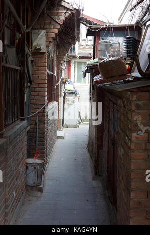 Hutong Gasse an beilouguxiang in Peking Stockfoto