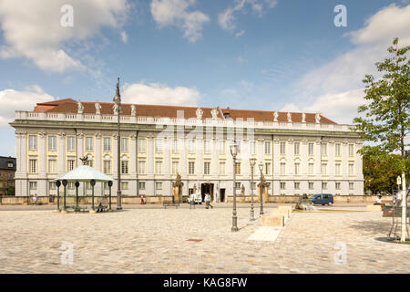 ANSBACH - AUGUST 22: Das Markgrafenpalais in Ansbach am 22. August 2017. Heute ist es der Verwaltungssitz der Regierung Stockfoto