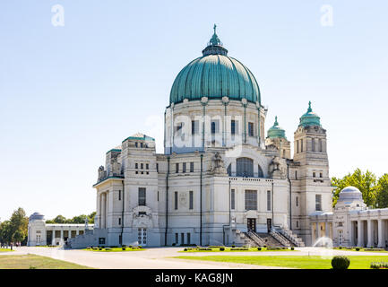 WIEN, ÖSTERREICH - AUGUST 30: Luegerkirche in der Wiener Zentralfriedhof am 30. August 2017. Stockfoto