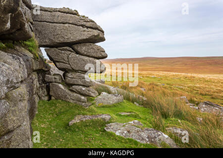 Granit Felsen an der Großen Mis Tor, Nationalpark Dartmoor, Devon, UK im September Stockfoto