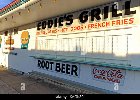 Eddie's Grill ist seit 1950 ein fester Bestandteil des Geneva-on-the-Lake Strips, der Gäste und Sommergäste in Ohios erste Sommerferienstadt anzieht. Stockfoto