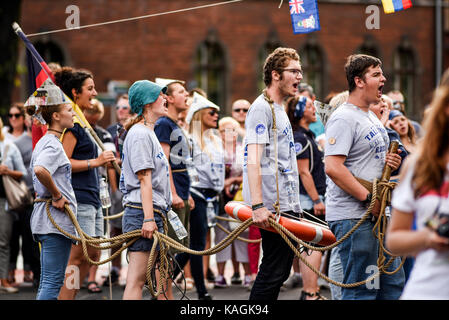 Szczecin, Polen, 6. August 2017: Der Tall Ships Races crew Parade 2017 in Stettin. Stockfoto