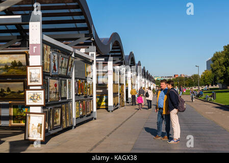 Moskau, Russland - 24. September. 2017. Vernissage am Bahndamm Krim Stockfoto