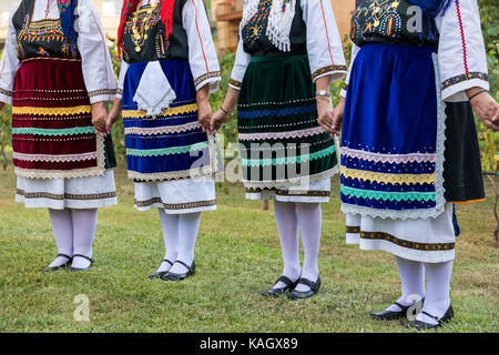 Thessaloniki, Griechenland - 21. September 2017: Gruppe der griechischen Folklore Tanz während der Erntezeit Stockfoto