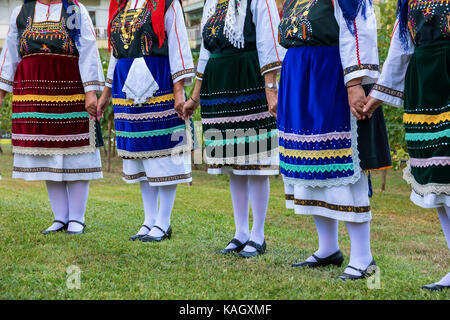 Thessaloniki, Griechenland - 21. September 2017: Gruppe der griechischen Folklore Tanz während der Erntezeit Stockfoto