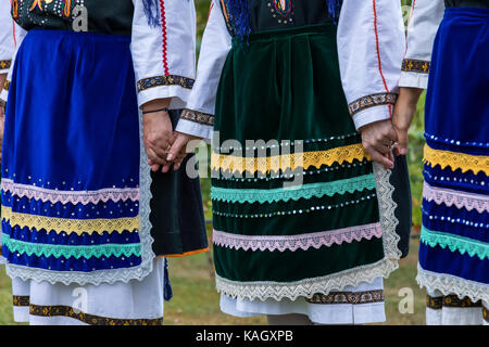 Thessaloniki, Griechenland - 21. September 2017: Gruppe der griechischen Folklore Tanz während der Erntezeit Stockfoto