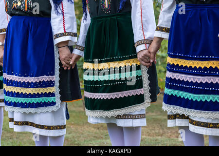 Thessaloniki, Griechenland - 21. September 2017: Gruppe der griechischen Folklore Tanz während der Erntezeit Stockfoto