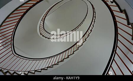 Wendeltreppe in einem alten Gebäude in Ingolstadt, Deutschland Stockfoto