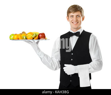 Porträt der jungen gutaussehenden Kellner Holding groß Fach voll mit frischem Obst auf weißem Hintergrund Stockfoto
