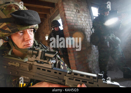 Reservisten vom Londoner TA Infanterie Regiment, das London Regiment, eine zusammengesetzte Rechnungsabschlusses in Vorbereitung für Afghanistan. Norfolk. 10.12 Stockfoto