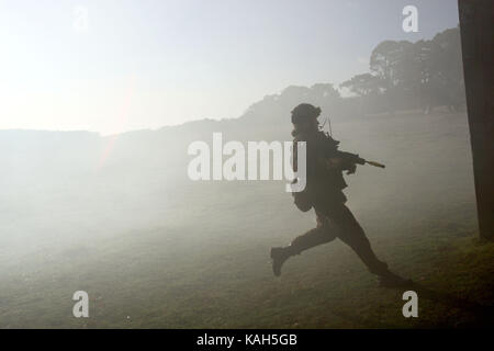 Reservisten vom Londoner TA Infanterie Regiment, das London Regiment, eine zusammengesetzte Rechnungsabschlusses in Vorbereitung für Afghanistan. Norfolk. 10.12 Stockfoto