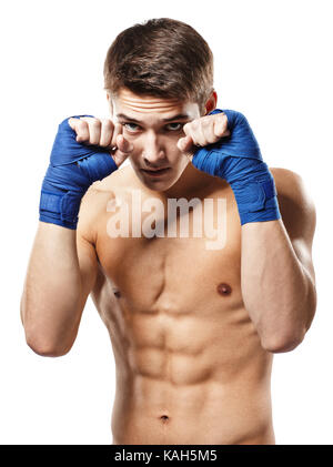 Junge stattliche männliche Boxer Kämpfer auf weißem Hintergrund Stockfoto