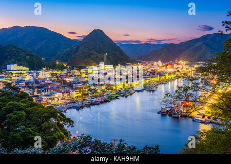 Shimoda, Shizuoka, Japan Town Skyline in der Dämmerung. Stockfoto