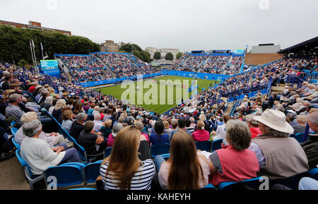 Allgemeine Ansicht der Center Court während Novak Djokovic's Match gegen Vasek Pospisil Match am Tag sechs der Aegon International an der Devonshire Park, Eastbourne. 28 Jun 2017 Stockfoto