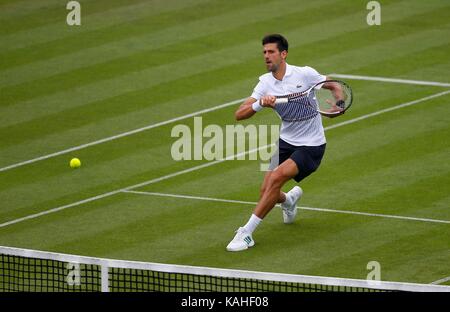 Novak Djokovic aus Serbien in Aktion während seinem Match gegen Vasek Pospisil von Kanada am Tag sechs der Aegon International an der Devonshire Park, Eastbourne. 28 Jun 2017 Stockfoto