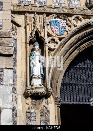 Die kunstvoll gestalteten Vorhalle der Kirche St. Nikolaus in North Walsham, Norfolk im 14. Jahrhundert gebaut wurde. Stockfoto