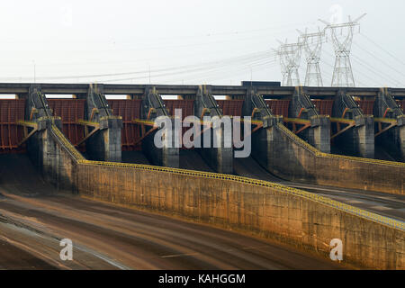 Staudamm, Wasserkraftwerk Kraftwerk Itaipu, Rio Paraná, Alto Paraná, Paraguay Stockfoto