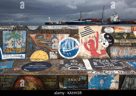 Hafenmauer von Seglern, Hafen, Marina, Horta Insel Faial, Azoren, Portugal lackiert Stockfoto