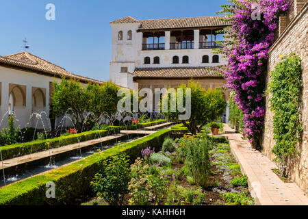 Patio de la Acequia, Gärten des Generalife, Palacio de Generalife, Alhambra, UNESCO-Weltkulturerbe, Granada, Andalusien Stockfoto