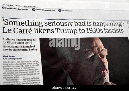 Wirklich schlecht Irgendetwas ist passiert" John Le Carré vergleicht Trumpf zu 1930 Faschisten Artikel in der Zeitung The Guardian Artikel 2017 Stockfoto