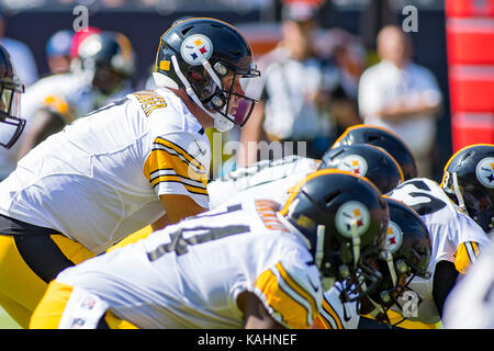 September 24, 2017: Chicago, Illinois, USA - Steelers Quarterback Ben Roethlisberger #7 in Aktion während der NFL Spiel zwischen der Pittsburgh Steelers und Chicago Bears im Soldier Field in Chicago, IL. Fotograf: Mike Wulf Stockfoto