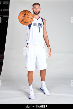 September 25, 2017: Dallas Mavericks Jeff Whitey #17 stellt während der Dallas Mavericks Medien Tag im American Airlines Center in Dallas, TX statt Stockfoto