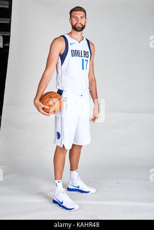 September 25, 2017: Dallas Mavericks Jeff Whitey #17 stellt während der Dallas Mavericks Medien Tag im American Airlines Center in Dallas, TX statt Stockfoto