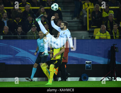 Dortmund, Deutschland. 26 Sep, 2017. Von Madrid Nacho in Aktion während der UEFA Champions League Spiel zwischen Borussia Dortmund und Real Madrid im Signal-Iduna-Park in Dortmund, Deutschland, 26. September 2017. Quelle: Bernd Thissen/dpa/Alamy leben Nachrichten Stockfoto