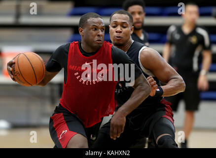 Boca Raton, Florida, USA. 26 Sep, 2017. Miami Heat guard Dion Kellner (11) treibt die Spur bei Miami Heat Trainingslager an FAU in Boca Raton, Florida am 26. September 2017. Credit: Allen Eyestone/der Palm Beach Post/ZUMA Draht/Alamy leben Nachrichten Stockfoto