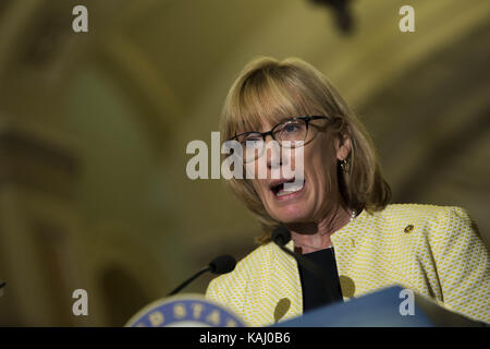 Washington, District of Columbia, USA. 26 Sep, 2017. Senator MAGGIE HASSAN (D-NH) spricht bei einer wöchentlichen Pressekonferenz durch demokratische Führung an der United States Capitol Building statt. Credit: Alex Edelman/ZUMA Draht/Alamy leben Nachrichten Stockfoto