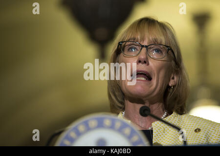 Washington, District of Columbia, USA. 26 Sep, 2017. Senator MAGGIE HASSAN (D-NH) spricht bei einer wöchentlichen Pressekonferenz durch demokratische Führung an der United States Capitol Building statt. Credit: Alex Edelman/ZUMA Draht/Alamy leben Nachrichten Stockfoto