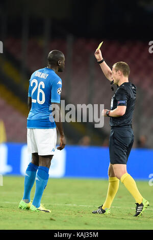 Neapel, Italien. 26 Sep, 2017. Koulibaly kalidou Napoli ist während der Champions League gebucht - Gruppe F Fußballspiel zwischen SSC Napoli und Feyenoord im Stadio San Paolo am 26. September 2017 in Neapel, Italien Quelle: Marco iorio/Alamy leben Nachrichten Stockfoto