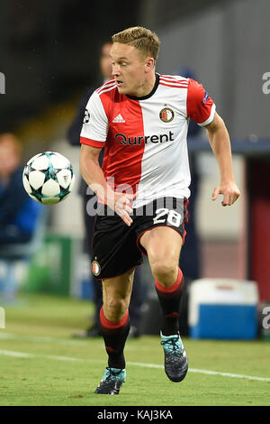 Neapel, Italien. 26 Sep, 2017. Jens Toornstra von Feyenoord in Aktion während der Champions League - Gruppe F Fußballspiel zwischen SSC Napoli und Feyenoord im Stadio San Paolo am 26. September 2017 in Neapel, Italien Quelle: Marco iorio/Alamy leben Nachrichten Stockfoto