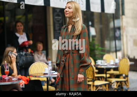 Paris, Frankreich. 26 Sep, 2017. Roberta Benteler, Gründer der Avenue 32, außerhalb der Start- und Landebahn Koche zeigen, die während der Pariser Fashion Week - 26. September 2017 - Quelle: Start- und Landebahn Manhattan/Gnade Lunn *** Für die redaktionelle Nutzung nur*** | Verwendung weltweit/dpa/Alamy leben Nachrichten Stockfoto