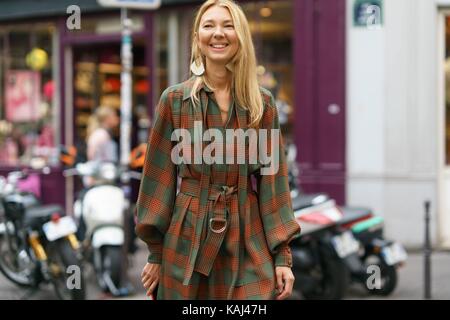 Paris, Frankreich. 26 Sep, 2017. Roberta Benteler, Gründer der Avenue 32, außerhalb der Start- und Landebahn Koche zeigen, die während der Pariser Fashion Week - 26. September 2017 - Quelle: Start- und Landebahn Manhattan/Gnade Lunn *** Für die redaktionelle Nutzung nur*** | Verwendung weltweit/dpa/Alamy leben Nachrichten Stockfoto