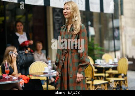 Paris, Frankreich. 26 Sep, 2017. Roberta Benteler, Gründer der Avenue 32, außerhalb der Start- und Landebahn Koche zeigen, die während der Pariser Fashion Week - 26. September 2017 - Quelle: Start- und Landebahn Manhattan/Gnade Lunn *** Für die redaktionelle Nutzung nur*** | Verwendung weltweit/dpa/Alamy leben Nachrichten Stockfoto