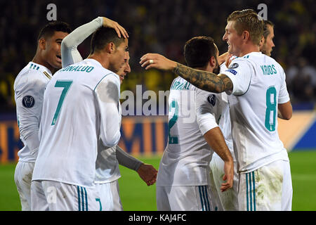 Dortmund, Deutschland. 26 Sep, 2017. Von Madrid Team feiert während der UEFA Champions League Spiel zwischen Borussia Dortmund und Real Madrid im Signal-Iduna-Park in Dortmund, Deutschland, 26. September 2017. Credit: Federico Gambarini/dpa/Alamy leben Nachrichten Stockfoto