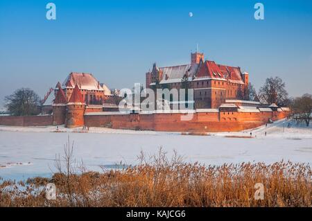 Das Schloss des Deutschen Ordens in der polnischen Stadt Malbork, Woiwodschaft Pommern. Stockfoto