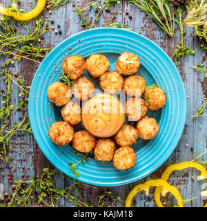 Hausgemachte fried mini Kroketten aus gebackenen Kartoffeln, lecker und sehr schönes Rezept Stockfoto