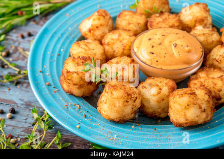 Hausgemachte fried mini Kroketten aus gebackenen Kartoffeln, lecker und sehr schönes Rezept Stockfoto