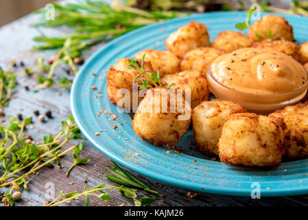 Hausgemachte fried mini Kroketten aus gebackenen Kartoffeln, lecker und sehr schönes Rezept Stockfoto