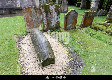 Ancestral Viking Stone, Luss Parish Church, Luss, am Westufer des Loch Lomond, Argyll & Bute, Schottland, Großbritannien Stockfoto