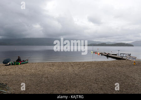 Fischerboot in Luss, auf der West Bank von Loch Lomond, Argyll and Bute, Schottland, Großbritannien Stockfoto