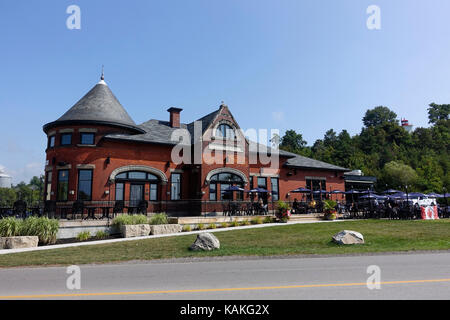 Der Strand Street Station eine alte Canadian Pacific Railway Station Gebäude vor Kurzem verlegt Lake Huron und jetzt ein beliebtes Restaurant näher zu sein Stockfoto