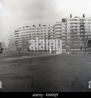 Anfang der 1950er Jahre, historische, Außenansicht des grossen Steinbruch Hill Wohnanlage, in der Nähe der Zentrum von Leeds, England, UK. Ein pre-ww 11 modernistischen für sozialen Wohnungsbau Projekt viele der ärmeren Bevölkerung der Stadt rehouse. Es wurde 1978 abgerissen. Stockfoto