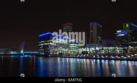 Salford Quays Bauten einschließlich der Media City, Imperial War Museum in Salford, Manchester, England, Großbritannien Stockfoto