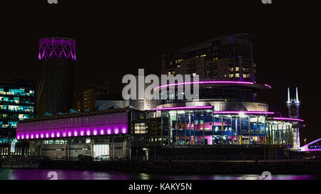 Salford Quays Bauten einschließlich der Media City, Imperial War Museum in Salford, Manchester, England, Großbritannien Stockfoto