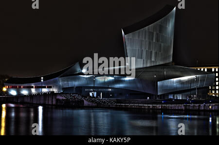 Salford Quays Bauten einschließlich der Media City, Imperial War Museum in Salford, Manchester, England, Großbritannien Stockfoto