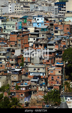 Favela und Apartments in flamengo, Rio de Janeiro, Brasilien, Südamerika Stockfoto